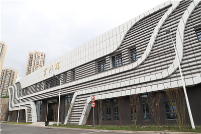 重慶公共運(yùn)輸職業(yè)學(xué)院優(yōu)化教學(xué)架構(gòu)，設(shè)立六個(gè)二級(jí)學(xué)院以強(qiáng)化技術(shù)服務(wù)